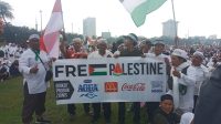 Demonstrasi akbar solidaritas Palestina di Monumen Nasional, Jakarta, pada Minggu (5/11) pagi ikut membawa pesan perlawanan ekonomi pada Israel dan produk-produk perusahaan multinasional