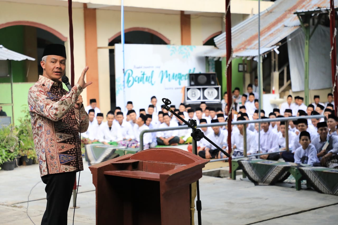 DEMI NEGERI: Ganjar Pranowo dan Mahfud MD dijadwalkan hadir dalam acara Doa Keselamatan untuk Bangsa yang digelar di Stadion Gelora Joko Samudro, Gresik, Jawa Timur malam ini (Foto: Tim Media Ganjar Pranowo )