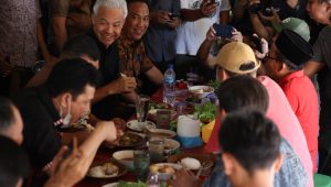 Ganjar Pranowo Dicurhati Komunitas Sopir di Lampung