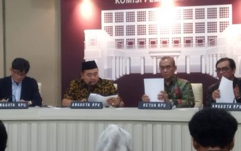 Jumpa pers Pimpinan KPU di Kantor KPU RI, Jalan Imam Bonjol, Menteng, Jakarta Pusat, Selasa malam (28/11)