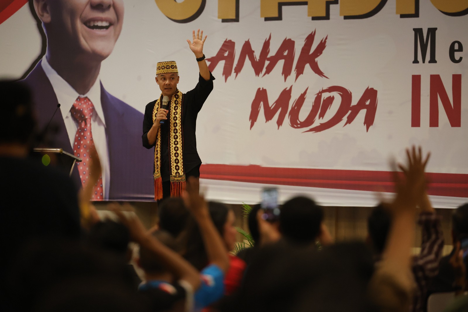 BERBAGI WAWASAN: Ganjar Pranowo memberikan kuliah umum di Universitas Bandar Lampung, pada Rabu (25/10). (Foto: Tim Media Ganjar Pranowo)