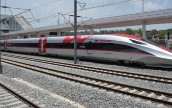 PT Kereta Cepat Indonesia China (KCIC) menyediakan layanan khusus pemesanan via WhatsApp untuk penumpang yang melakukan perjalanan rombongan.
