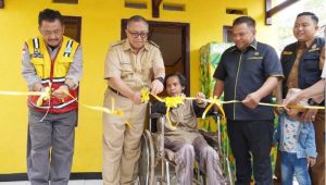 Bupati Sukabumi Serahterimakan Bedah Rumah Penerima Manfaat di Sagaranten