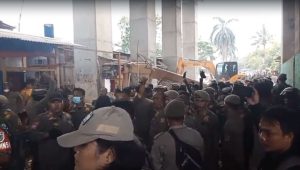 Pembongkaran Lapak Pedagang Ciawi Bogor Ricuh