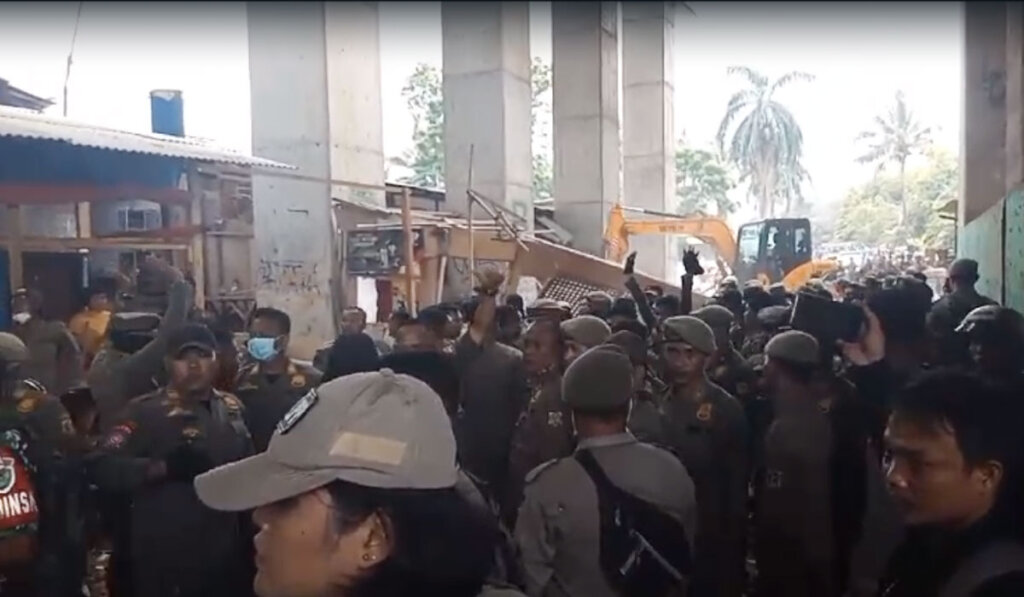 Tangkapan layar video pembongkaran lapak pedagang di Pandansari, Ciawi, Selasa (21/11/2023).