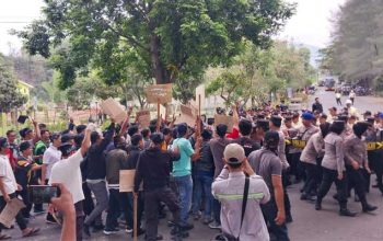 Demo PLTU palabuhanratu Sukabumi