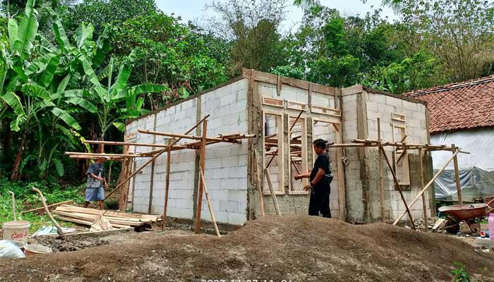 Disperkim Kabupaten Sukabumi Bangun Rumah Reot