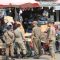 Personel Satpol PP Kabupaten Sukabumi saat memberi himbauan pada para pedagang di jalan Siliwangi, Palabuhanratu.