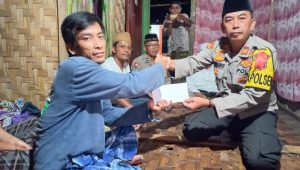 Kapolres Sukabumi Berikan Bantuan Kepada Anak Difabel Warga Ciracap