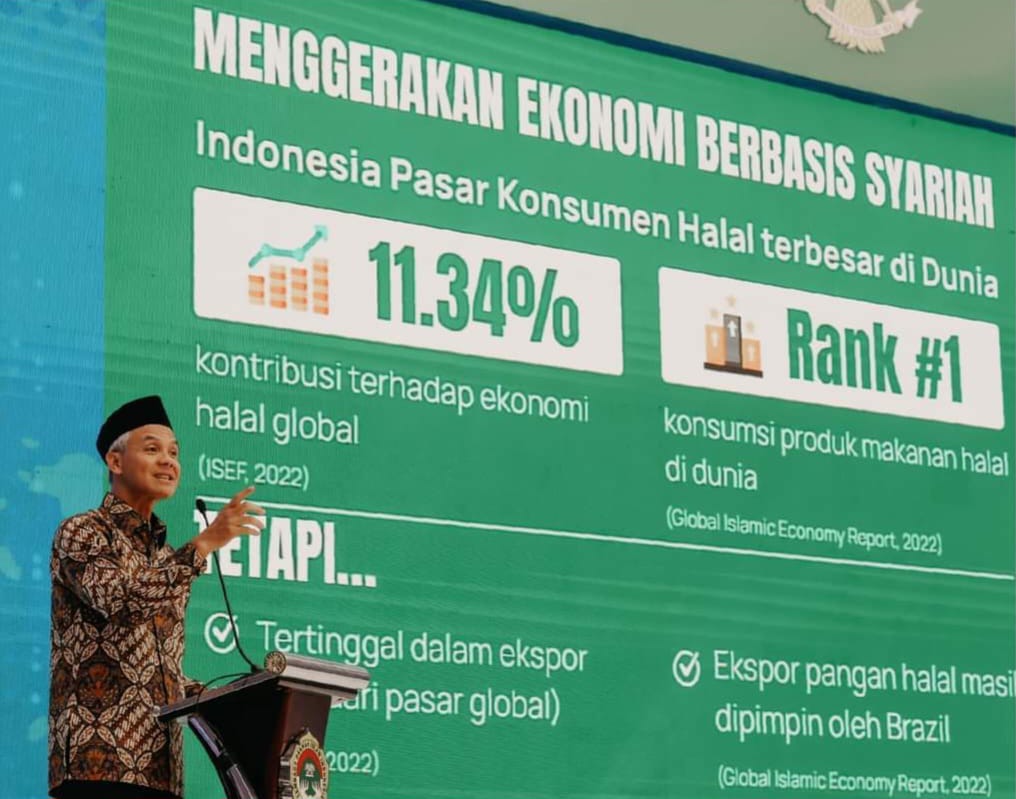 PUSAT PERHATIAN: Ganjar Pranowo hadir dalam rakernas LDII 2023 di Pondok Pesantren Minhajurrosyidin, Lubang Buaya, Jakarta Timur, pada Rabu (8/11). (Foto: Tim Media Ganjar Pranowo)
