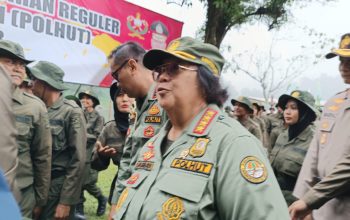 DITUTUP : Menteri Lingkungan Hidup dan Kehutanan (LHK) Republik Indonesia, Siti Nurbaya, menutup upacara pendidikan dan pelatihan reguler Polisi Kehutanan (Polhut) tahun 2023 di kawasan Situ Gunung, Kecamatan Kadudampit, Kabupaten Sukabumi pada Kamis (23/11).