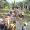 Personel Gabungan saat melakukan evakuasi jasad mayat di aliran sungai Citepus, kampung Cilisung, Desa Citepus, kecamatan Palabuhanratu.(foto : ist)