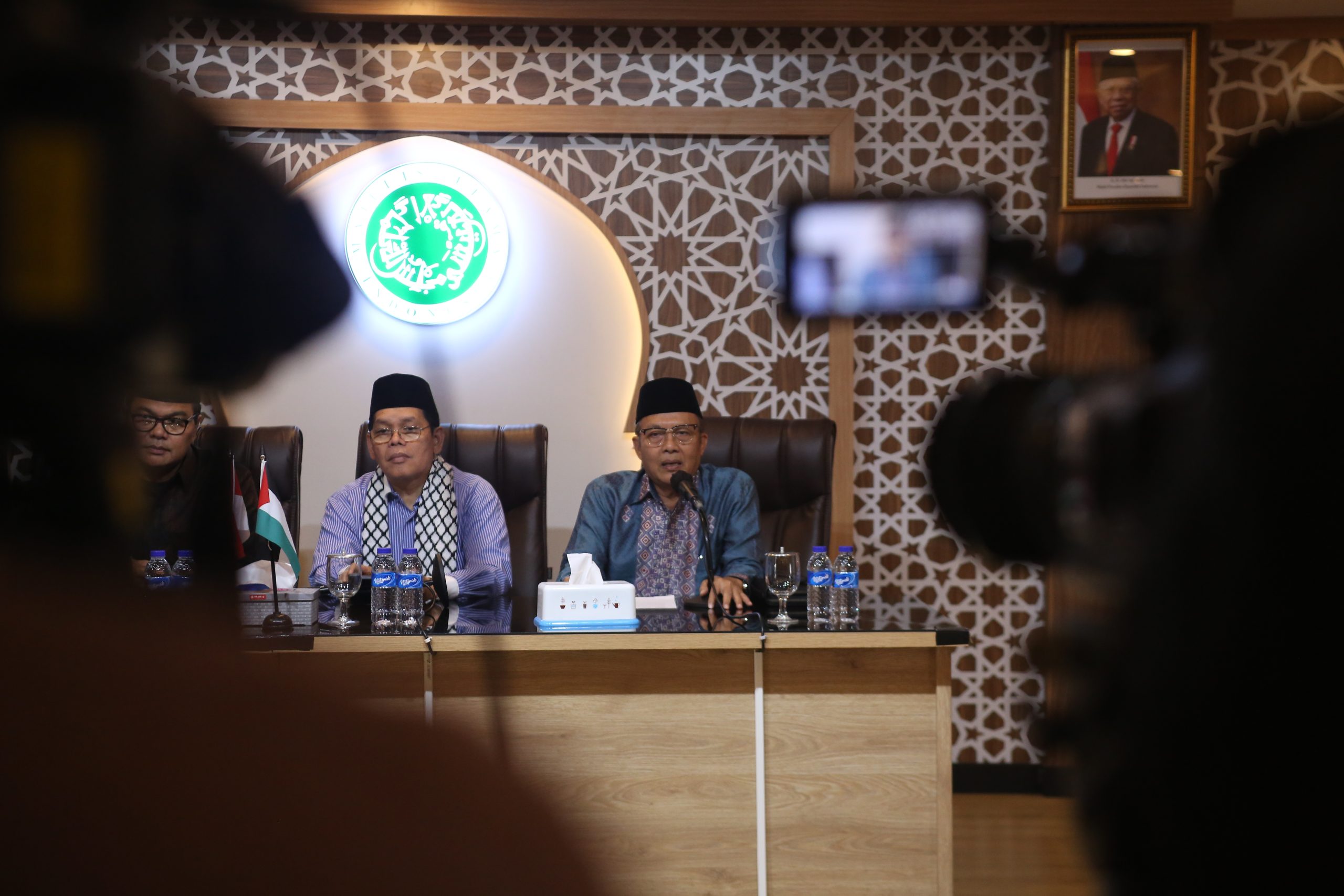 Majelis Ulama Indonesia (MUI) kembali menyerukan seluruh warga Indonesia untuk tidak menggunakan produk yang terafiliasi dengan pendukung zionisme