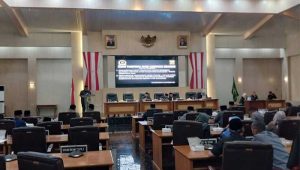 Rapat Paripurna DPRD Kabupaten Sukabumi dan Pemda Bahas APBD 2024 dan penyertaan modal kepada LKM