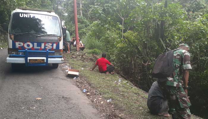 Pickup Terjun ke Jurang di Cisarakan Sukabumi