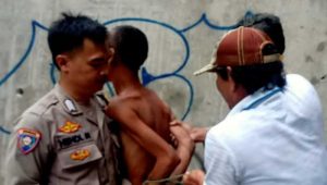 Bikin Resah, Pria Telanjang di Jalan Cikakak Sukabumi Diamankan ke Aura Welas Asih Palabuhanratu