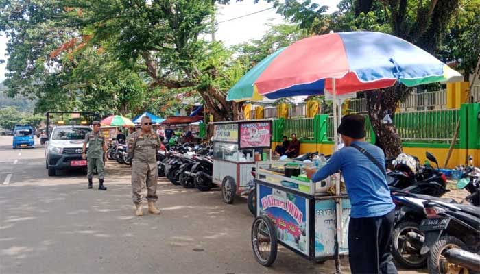Satpol PP Kabupaten Sukabumi Tertibkan PKL
