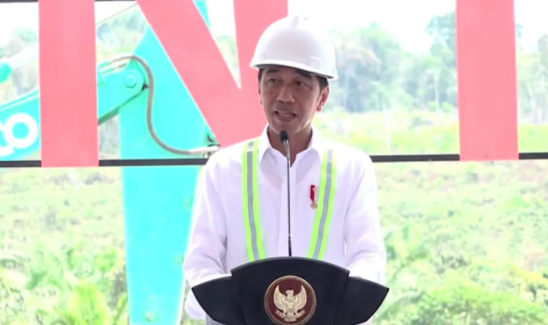 Presiden Joko Widodo (Jokowi) melakukan “groundbreaking” pembangunan Bandara IKN, Penajam Paser Utara, Kalimantan Timur, Rabu (1/11/2023). (Indra Arief)