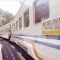 sejumlah penumpang Kereta Api (KA) Siliwangi. Saat terjadi gempa Kereta Api terpaksa harus berhenti sejenak untuk memastikan jalur dalam keadaan aman.