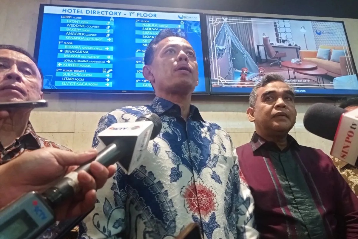 Ketua Bappilu Partai Gerindra Jawa Barat Aries Marsudiyanto dan Sekjen DPP Partai Gerindra Ahmad Muzani dalam konsolidasi di Jakarta, Senin (20/11/2023). (Sanya Dinda)