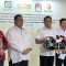 Kepala Staf Kepresidenan Moeldoko (ketiga kiri) didampingi Ketua Bawaslu Rahmat Bagja (kedua kiri) dan Direktur Utama BPJS Kesehatan Ali Ghufron (keempat kiri) mengumumkan Surat Edaran Bersama tentang Pelaksanaan Skrining Riwayat Kesehatan dan Optimalisasi Kepesertaan Aktif Program Jaminan Kesehatan Nasional bagi Petugas Penyelenggaraan Pemilihan Umum dan Pemilihan Kepala Daerah Tahun 2024 di Kantor Staf Presiden, Jakarta, Senin (20/11/2023). (Yashinta Difa)