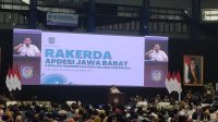 Menteri Pertahanan Prabowo Subianto memberikan sambutan pada Rakerda APDESI Jabar di Bandung, Kamis (23/11/2023). (Ricky Prayoga)