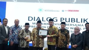 PP Muhammadiyah Beri Kartu Anggota Kehormatan untuk Prabowo