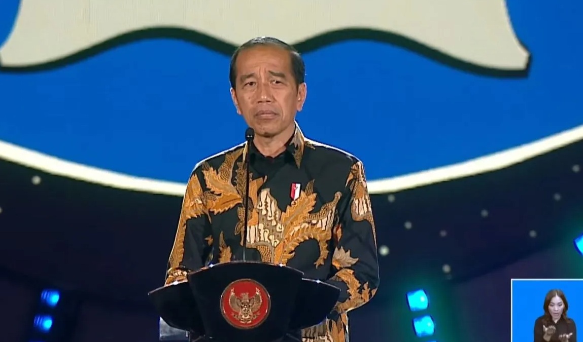 Presiden Joko Widodo saat menghadiri acara Puncak Hari Guru Nasional: "Bergerak Bersama Rayakan Merdeka Belajar" di Indonesia Arena, Gelora Bung Karno, Jakarta, Sabtu (25/11/2023).