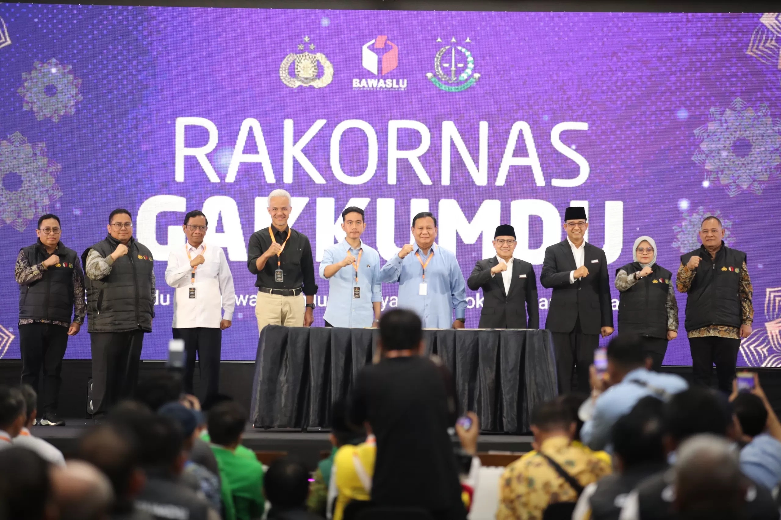 Tiga capres dan cawapres menandatangani Deklarasi Kampanye Damai Tertib dan Taat Hukum sebagai komitmen dalam Pemilihan Umum (Pemilu) 2024. (ist)