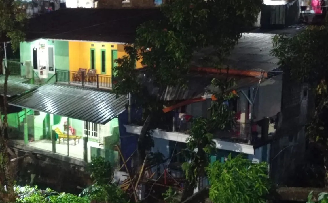 Kondisi Longsor di Jalan Raya Tajur, Kecamatan Bogor Selatan, Kota Bogor, Jawa Barat, Sabtu (4/11/2023). (HO-BNPB)