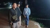 Anggota Kepolisian meninjau lokasi tawuran di Desa Banjarsari, Ciawi, Kabupaten Bogor, Jawa Barat. (Humas Polres Bogor)