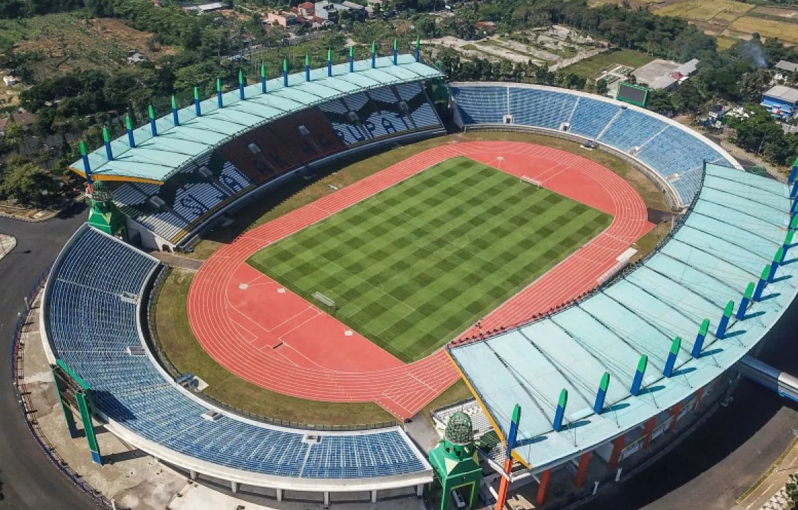 Foto udara Stadion Si Jalak Harupat di Kutawaringin, Kabupaten Bandung, Jawa Barat, Selasa (18/7/2023). (RAISAN AL FARISI)