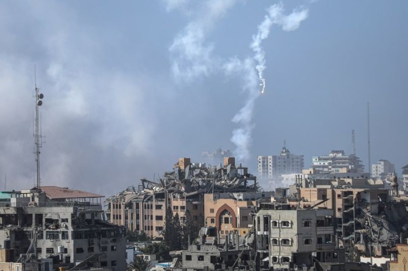 Foto yang diambil pada 9 November 2023 ini menunjukkan kerusakan parah setelah pasukan Israel menyerang sebuah rumah sakit di Kota Gaza. (Xinhua)