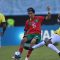 Pesepak bola Timnas Maroko Naoufel El Hannach (tengah) menendang bola dengan dikawal pemain Ekuador Jairo Reyes (kanan) dalam pertandingan penyisihan Grup A Piala Dunia U-17 2023 di Stadion Gelora Bung Tomo (GBT), Surabaya, Jawa Timur, Senin (13/11/2023). (Aditya Pradana Putra)