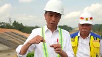 Tangkapan layar - Presiden Joko Widodo (Jokowi) saat memberikan keterangan setelah meninjau Proyek Jalan Tol, IKN, Kalimantan Timur, Rabu (1/11/2023). (Indra Arief)