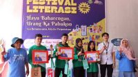 SERU: Para penerima penghargaan pada puncak festival literasi yang diselenggarakan oleh Dinas Perpustakaan dan Kearsipan Kota Sukabumi (27/9). (ist)