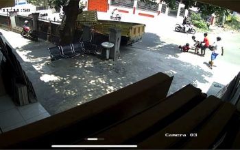 KECELAKAAN : Tangkapan layar peristiwa kecelakaan lalu lintas jalan raya Tangsiraya tepatnya kampung Pangsor Lio, Kelurahan/ kecamatan Palabuhanratu Kabupaten Sukabumi.(FOTO : ISTIMEWA)