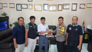 Menang Dikejuaraan Tarungga Dankomar , Bocah SMA Asal Sukabumi Diganjar Penghargaan Kapolres Sukabumi Kota 