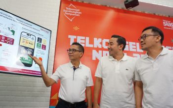 TELKOMSEL SIAGA NARU: VP Global Network Operations - Galumbang Pasaribu, VP Corporate Communications & Social Responsibility - Saki H. Bramono, SVP Consumer Business Operations - Gilang Prasetya saat sesi Konferensi Pers mengenai kesiapan Telkomsel menyambut NARU 2023 di Bandung, Rabu (6/12). (ist)