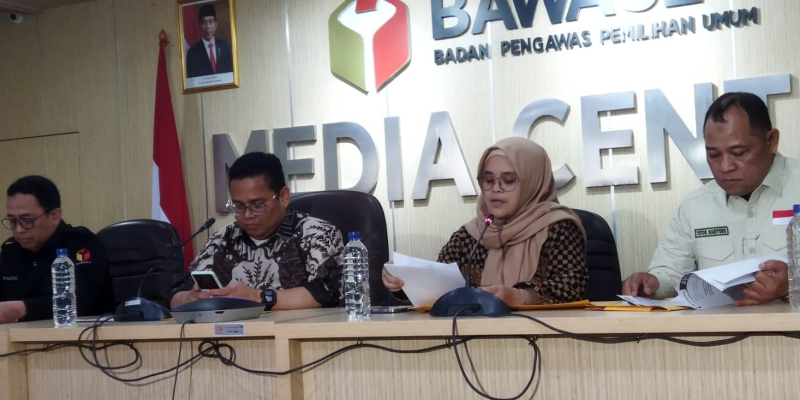 Jumpa pers pimpinan Bawaslu RI di Kantor Bawaslu RI, Jalan MH Thamrin, Gondangdia, Menteng, Jakarta Pusat, Selasa (19/12)