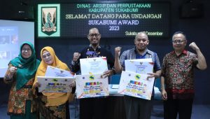 Diarpus Kabupaten Sukabumi Serahkan Penghargaan kepada Para Pegiat hingga Pemenang Lomba Literasi