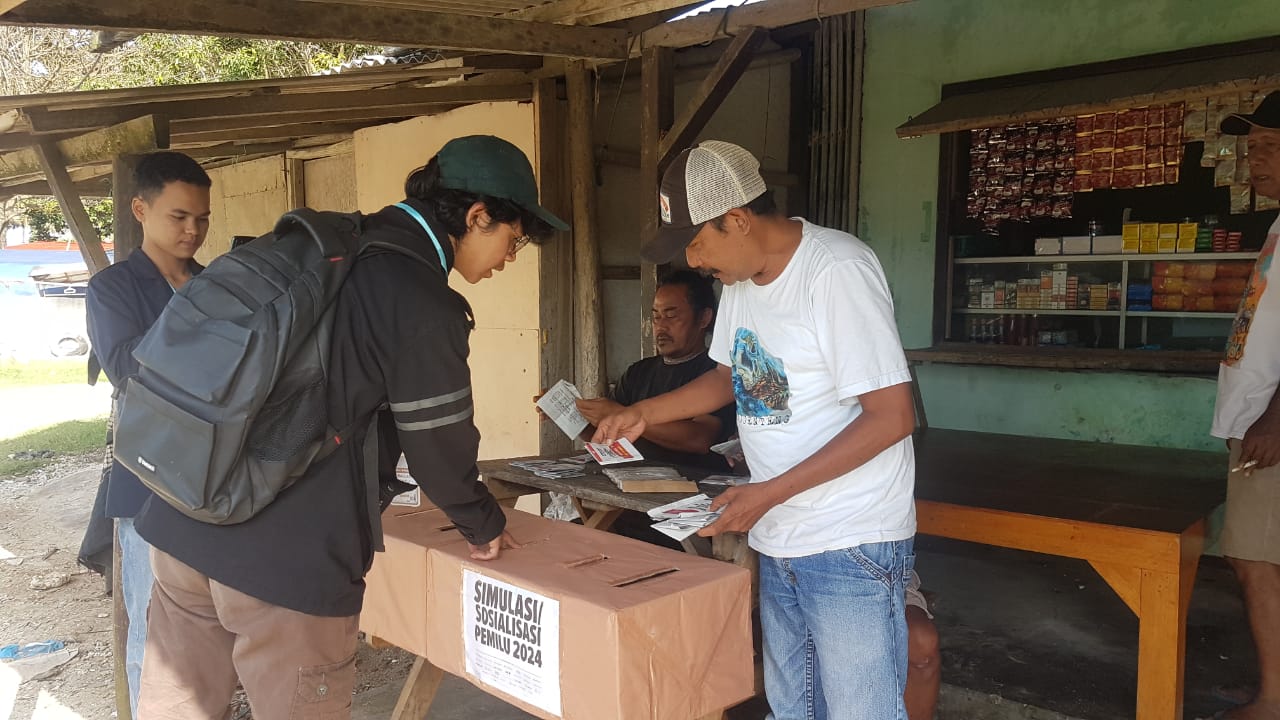 Direktur Lingkaran Survei Indonesia (LSI) Denny JA Adrian Sopa mengapresiasi Simulasi dan Sosialisasi Pemilu 2024 yang diselenggarakan Radar Bogor Group di 14 Kota dan Kabupaten se-Jawa Barat pada Selasa (12/12/2023).