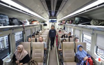 Pada musim libur Natal dan Tahun Baru 2023/2024 ini, KAI menyiapkan lebih dari 3 juta tiket kereta api yang dapat dimanfaatkan masyarakat untuk perjalanan di momen pergantian tahun.