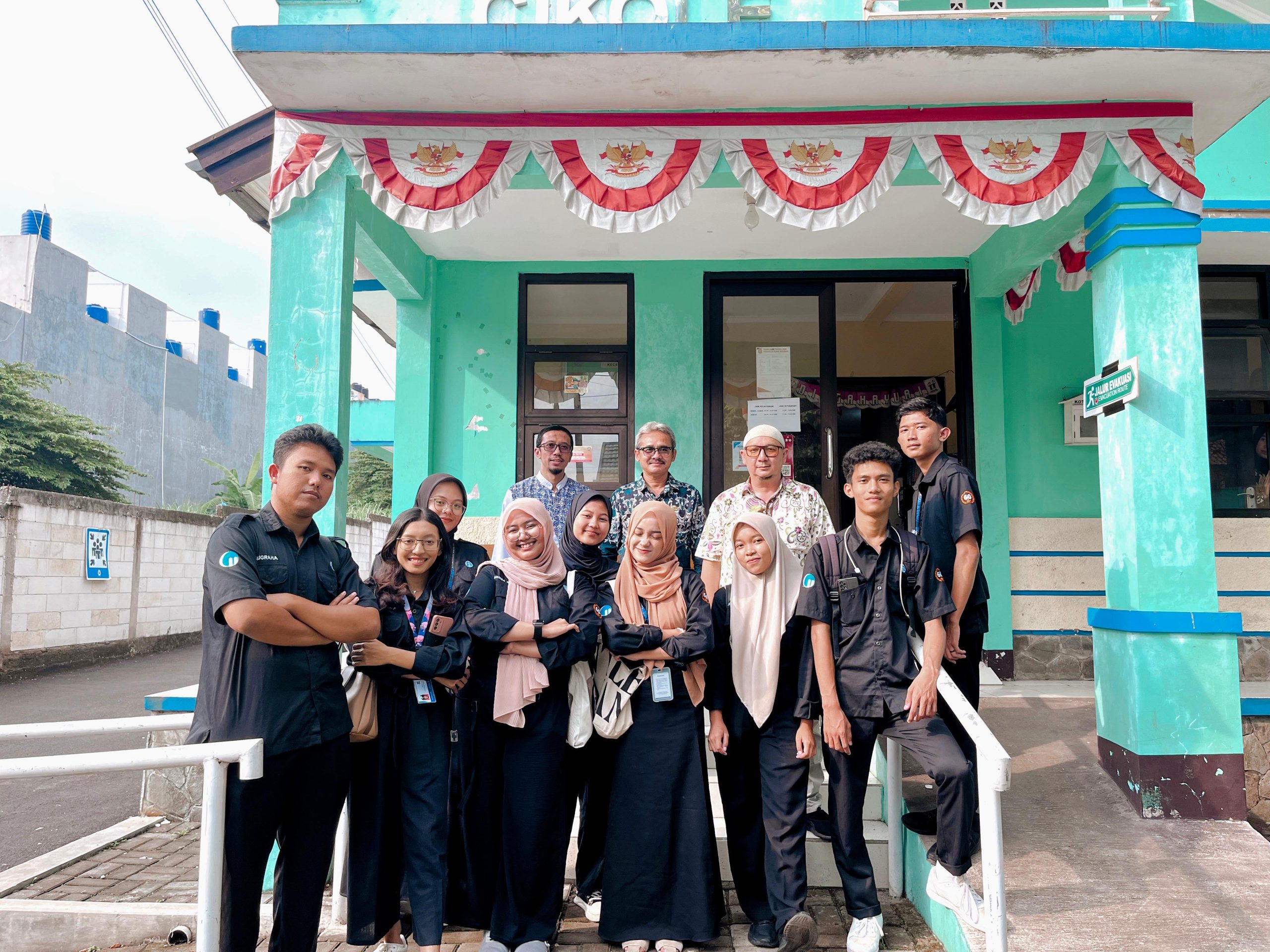 Sembilan mahasiswa Sekolah Vokasi IPB University Sukabumi melaksanakan kegiatan praktikum Project Based Learning ‘IPB Goes To Kelurahan’. 