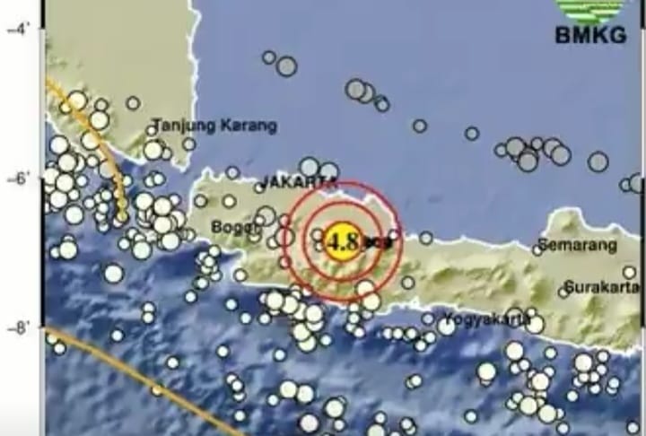 gempa berpusat di Kabupaten Sumedang dengan kedalaman 10 KM dengan kekuatan 4,8 Magnitudo.