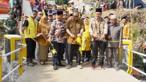 Hari Jadi Desa Pasir Datar Indah, Bupati Sukabumi Resmikan Jembatan dan Jalan Beton