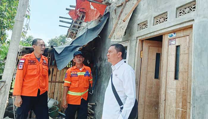 Rumah Ambruk di Gunungpuyuh Sukabumi