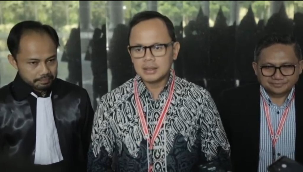 Wali Kota Bogor Bima Arya bersama sejumlah kepala daerah lainnya, mengajukan gugatan terkait Pasal 201 ayat (5) Undang-Undang Republik Indonesia Nomor 10 Tahun 2016 Tentang Pilkada ke Mahkamah Konstitusi (MK).
