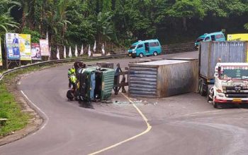 Truk terguling Tanjakan Baued Sukabumi