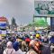 Kondisi lalu lintas di Jalur Wisata Puncak, Kabupaten Bogor, Jawa Barat. (M Fikri Setiawan)